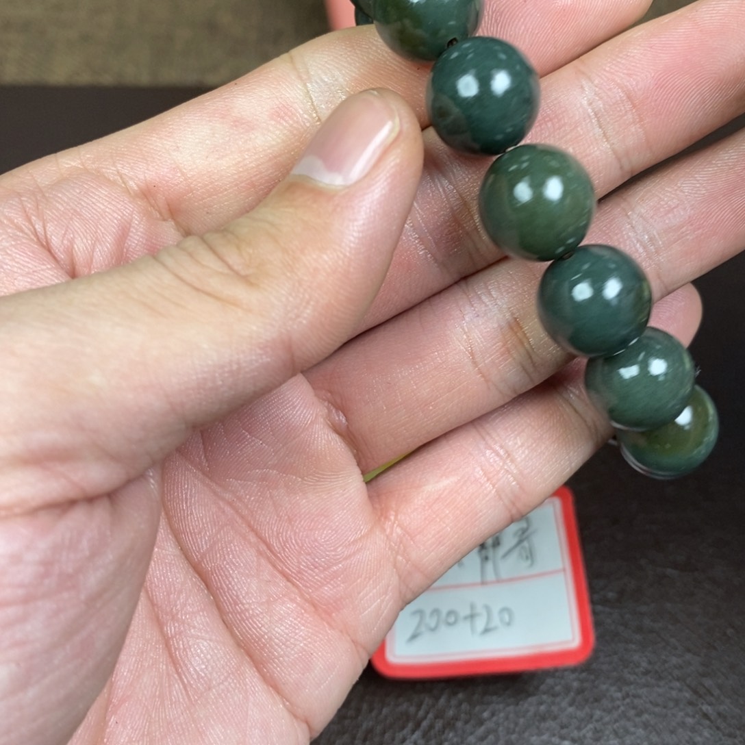 忠***郭和田玉（糖玉）未镶嵌手链