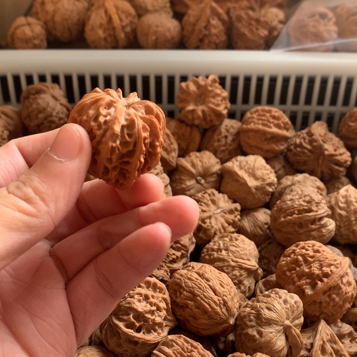 奉***n把件文玩核桃三棱