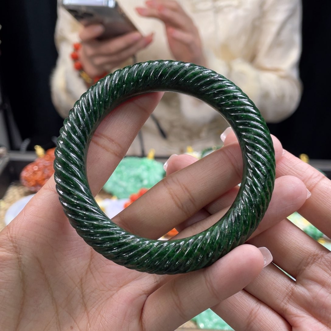 翡翠手镯未镶嵌代编织