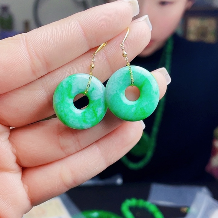 翡翠18K金镶嵌颈饰多样性