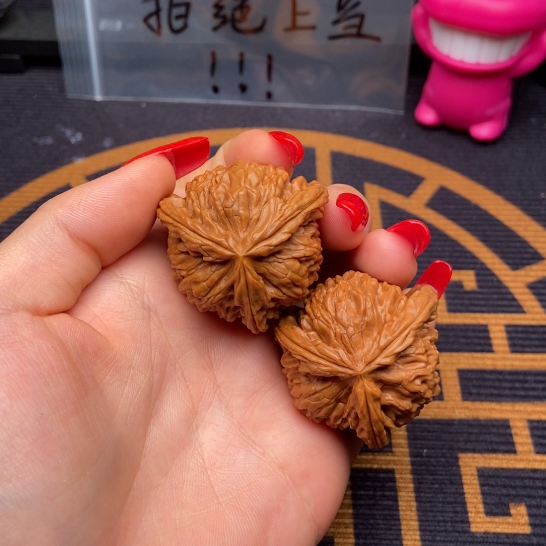 文玩核桃吊坠白狮