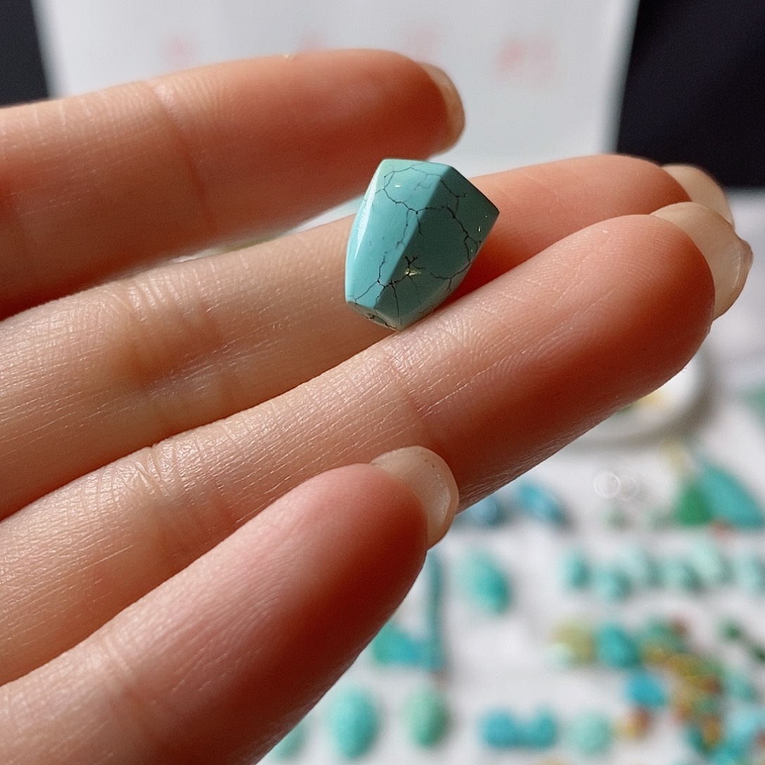 绿松石颈饰未镶嵌