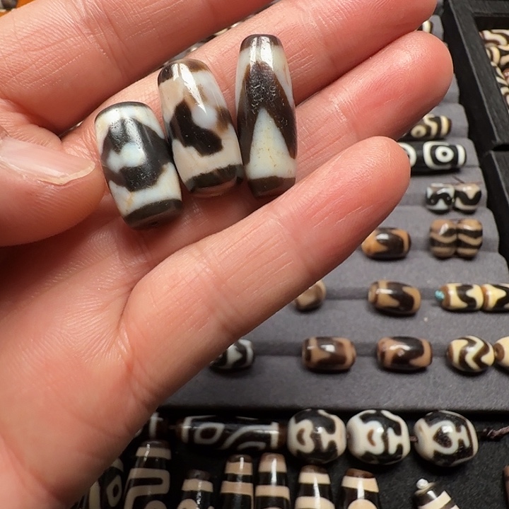 大叶紫檀（黑酸枝木类）