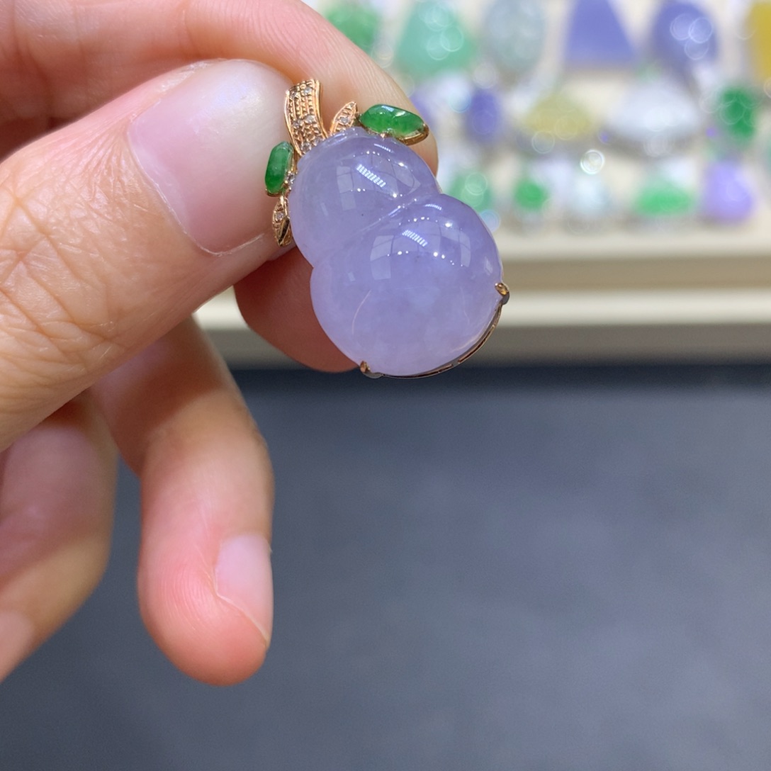 翡翠18K金镶嵌颈饰翡翠