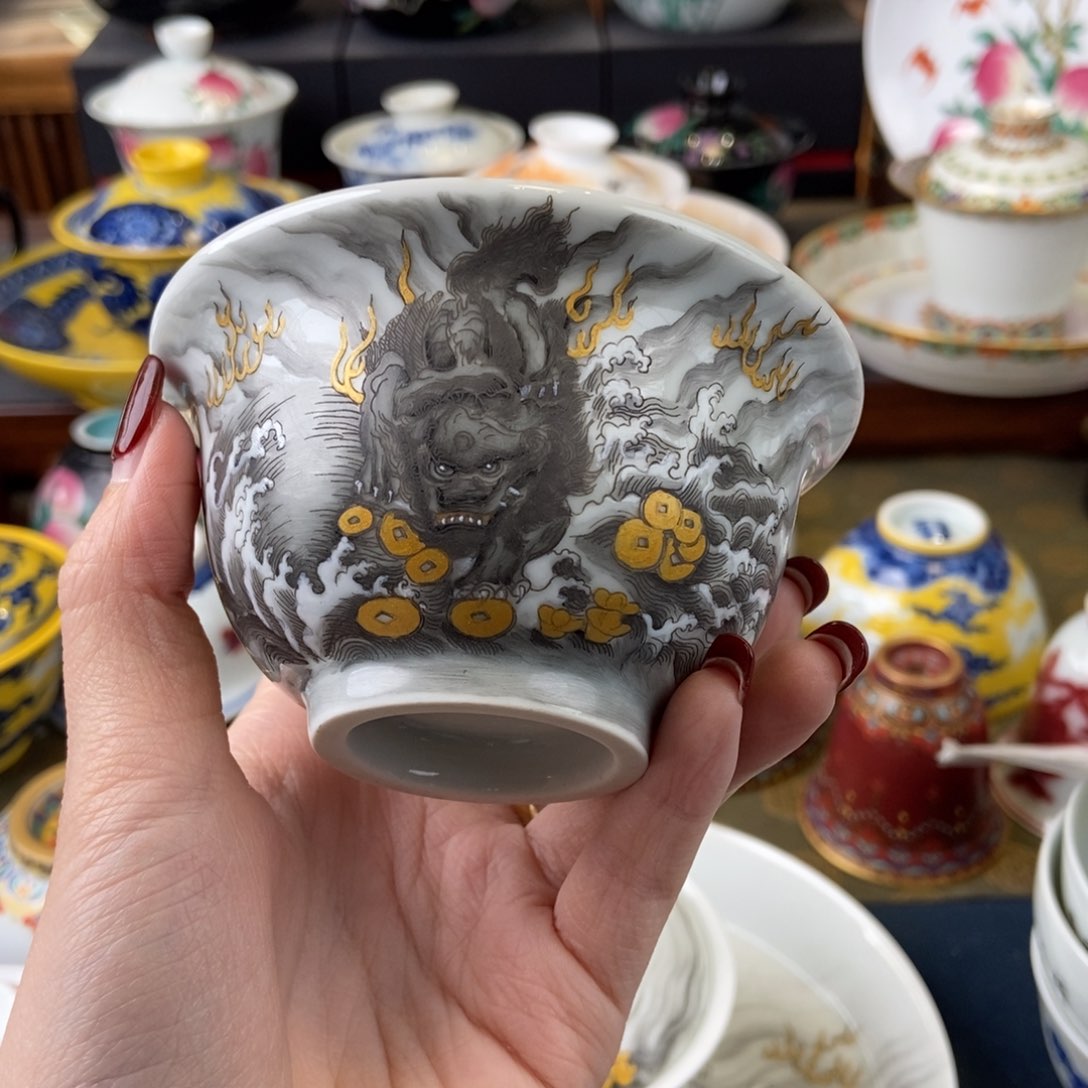 陶瓷艺术家的作品是一种