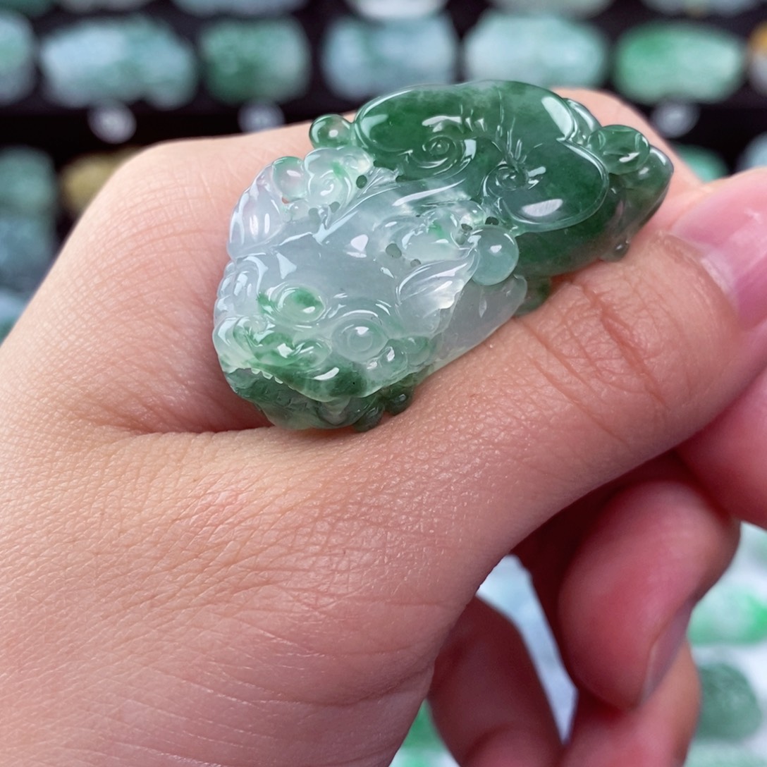 翡翠颈饰未镶嵌天然