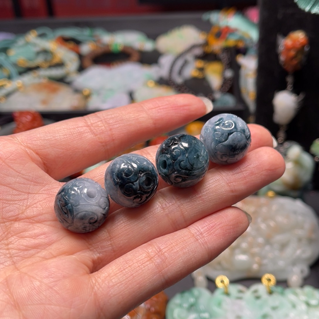 翡翠颈饰未镶嵌ccvvbbbhbbbhbvvvbb