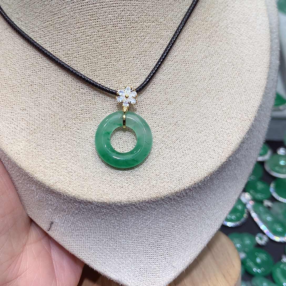 颈饰银S925镶嵌石英质玉（非洲翠）