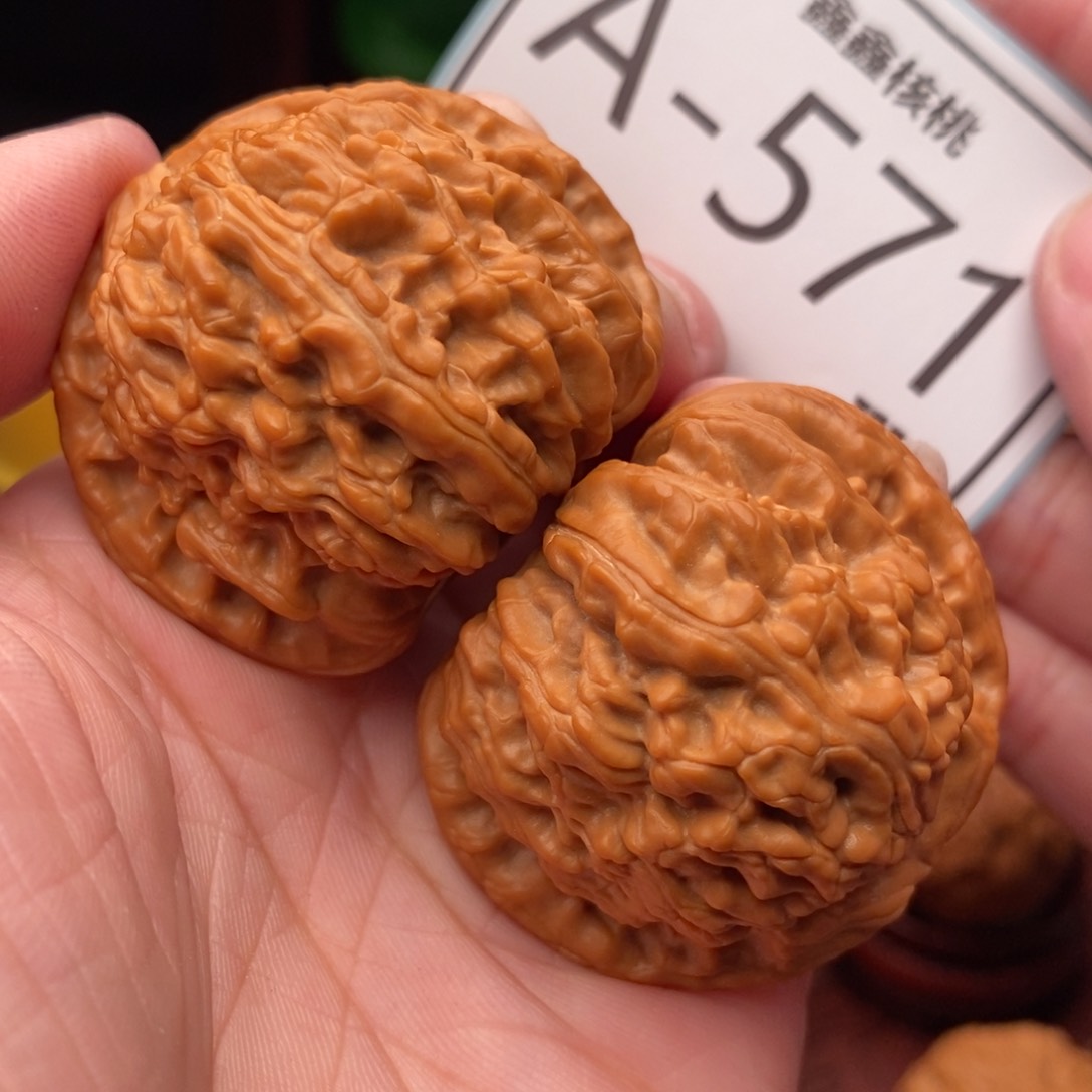文玩核桃把件闷白42