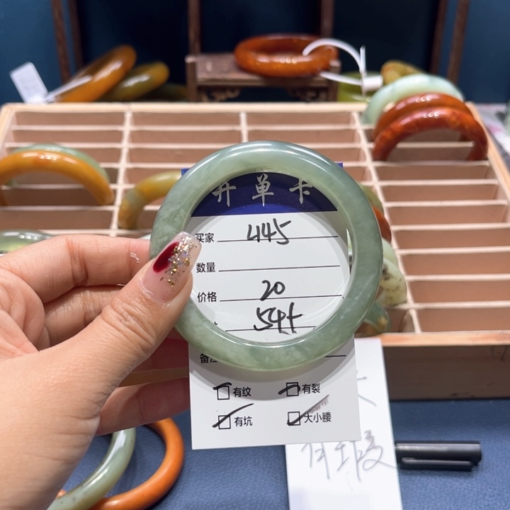 蛇纹石玉手镯合金白**_