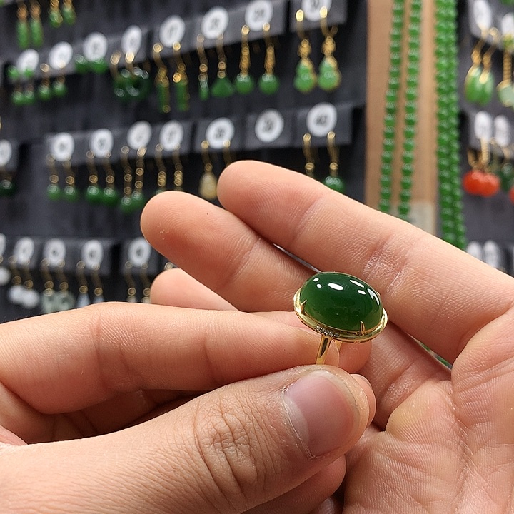 和田玉戒指18K金镶嵌