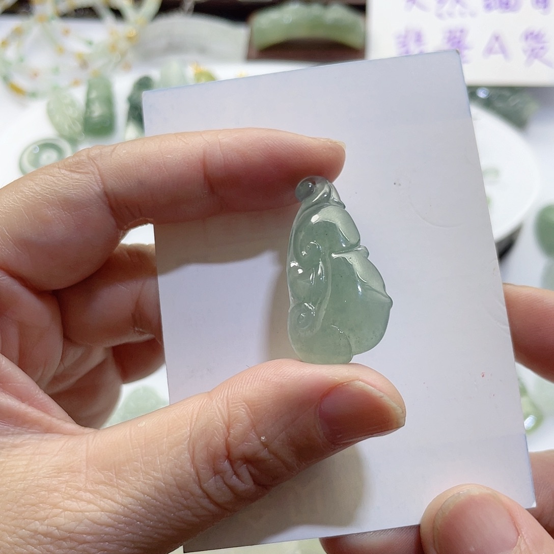 翡翠未镶嵌颈饰冰如意