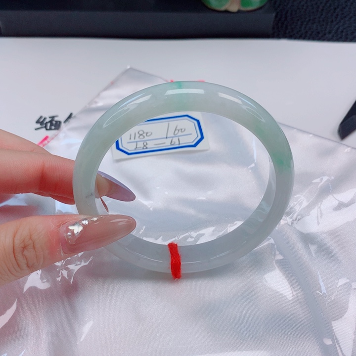 大****翡翠未镶嵌手镯60圈