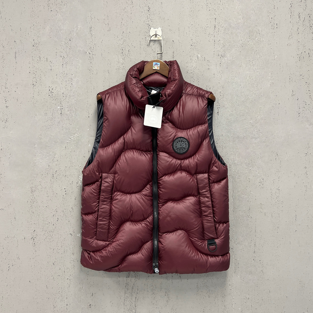 未使用 CANADA GOOSE 加拿大鹅酒红色黑标刺绣羽绒马甲L码