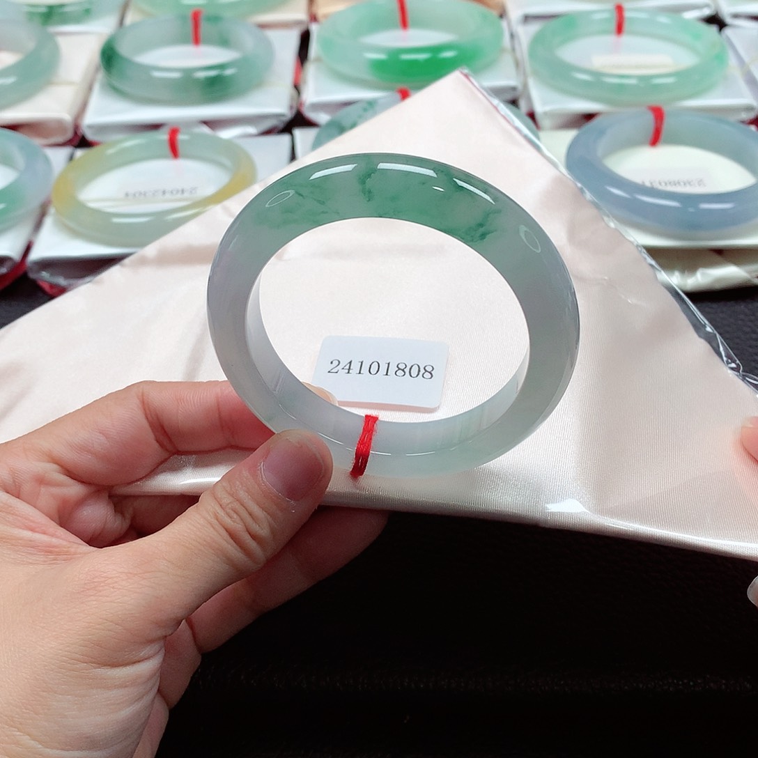 翡翠手镯未镶嵌天然A货翡翠手镯    有纹