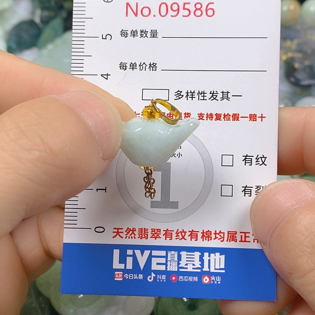 翡翠颈饰未镶嵌天然翡翠