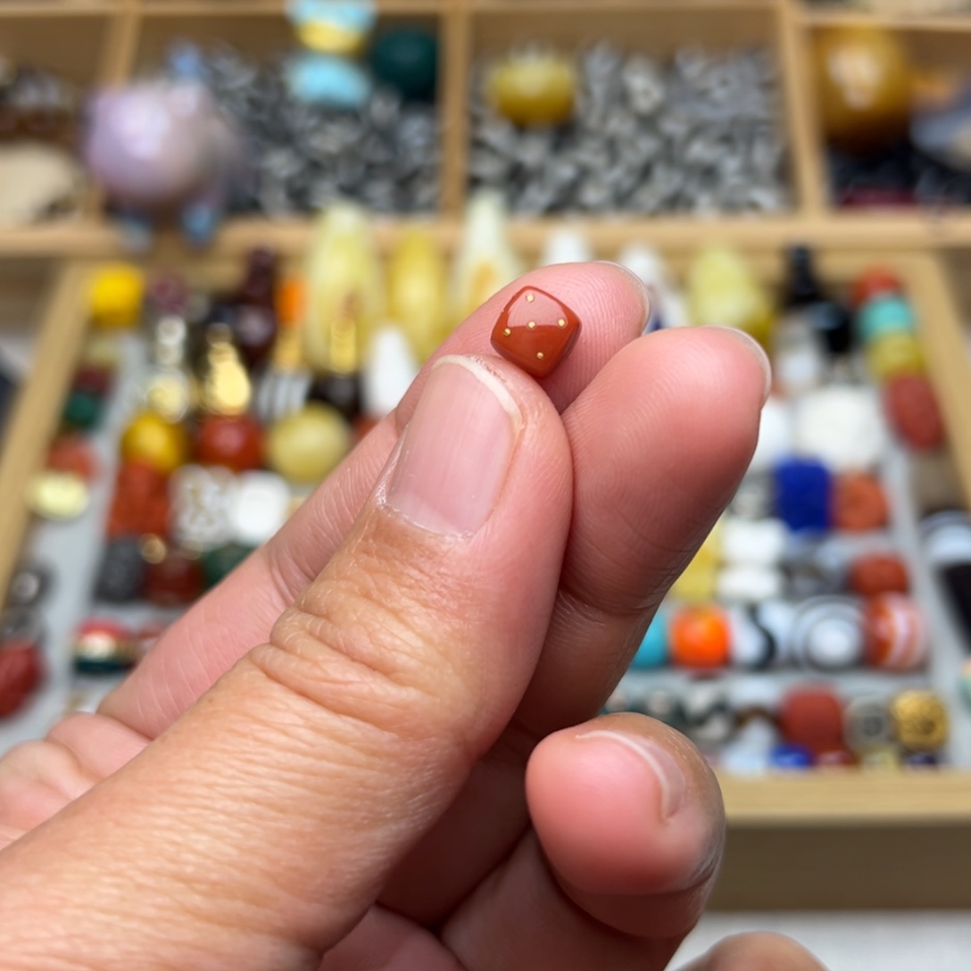 玛瑙/玉髓6mm骰子24k金钉足金镶嵌