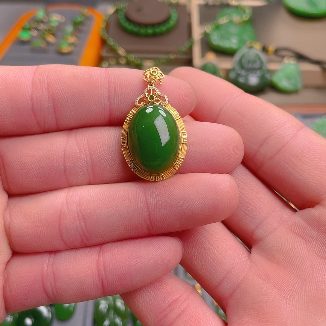 和田玉（碧玉）吊坠(不含链)18K金镶嵌2800