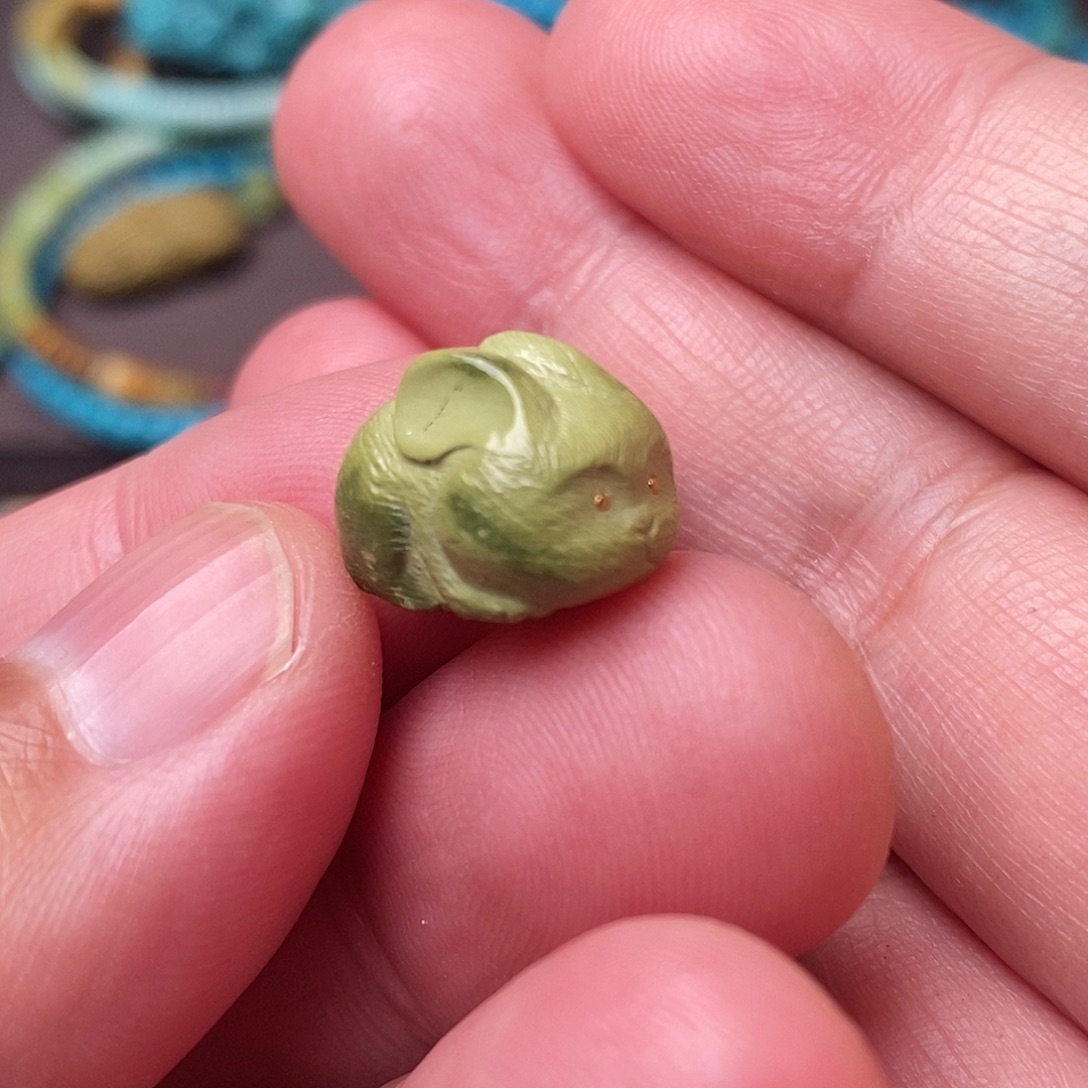 绿松石未镶嵌颈饰