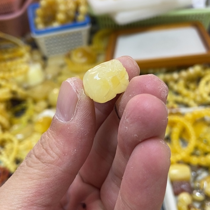 蜜蜡未镶嵌裸石吊坠