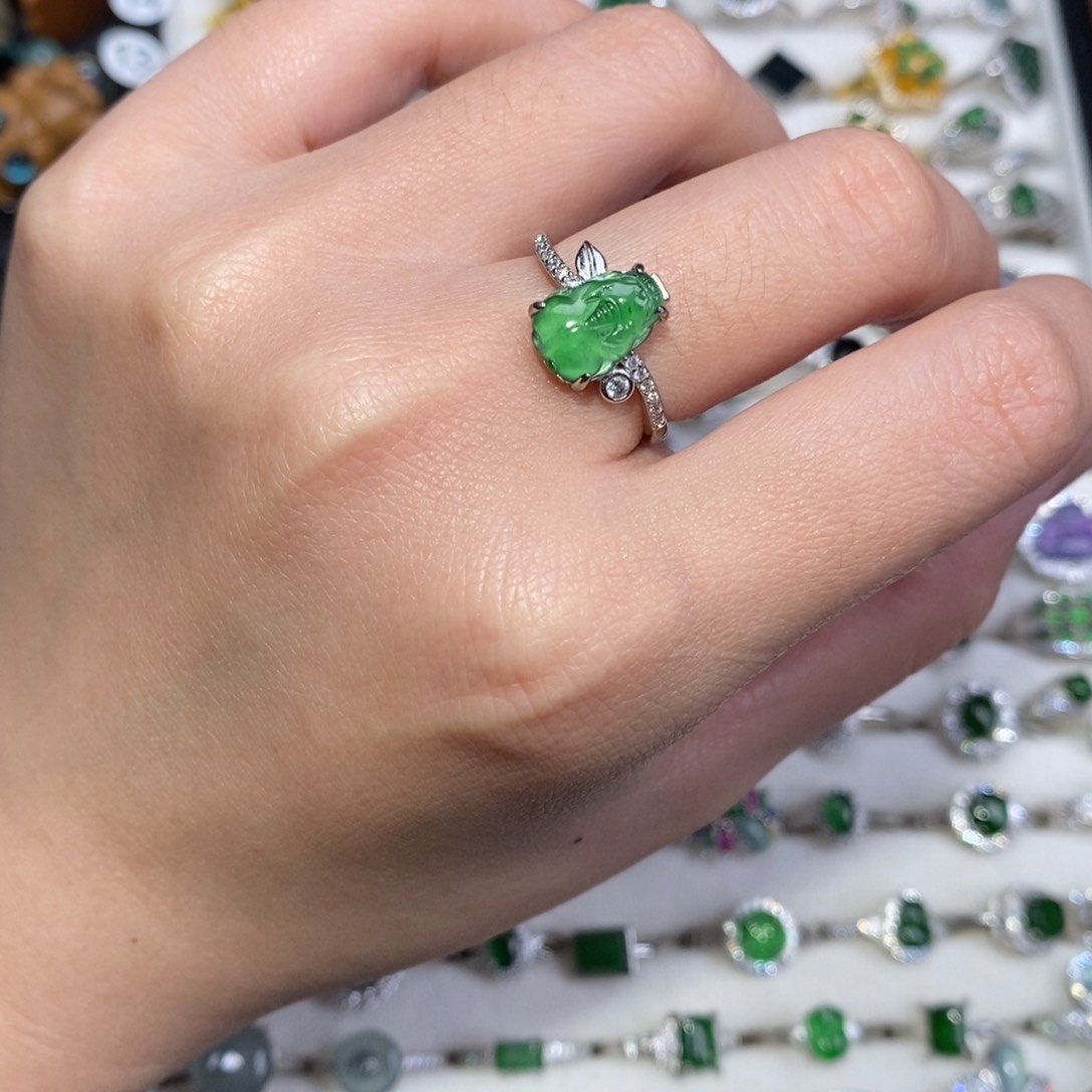 颈饰未镶嵌翡翠翡翠