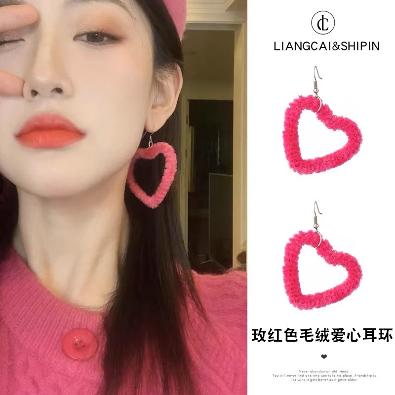 玫红色耳环2025新款女人味耳钉海边氛围感耳饰感爱心耳坠