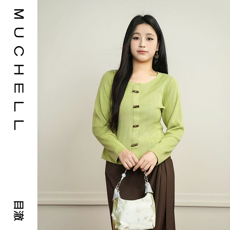 目澈MUCHELL秋季新款【遇见青山】大码竹节扣修身针织衫MDS3SD1139