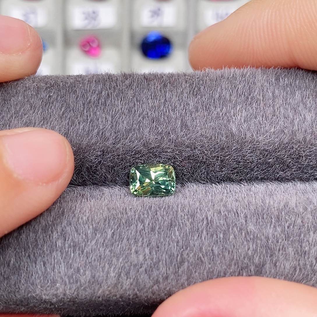 蓝宝石裸石未镶嵌无烧黄绿色Teal明亮1.15ct/0098