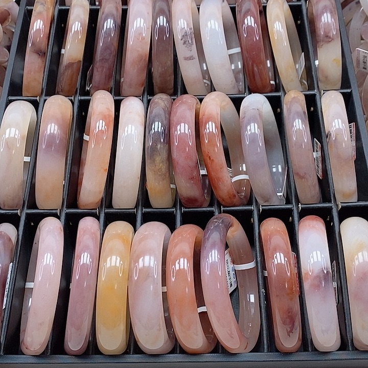 石英质玉（金丝玉）手镯未镶嵌