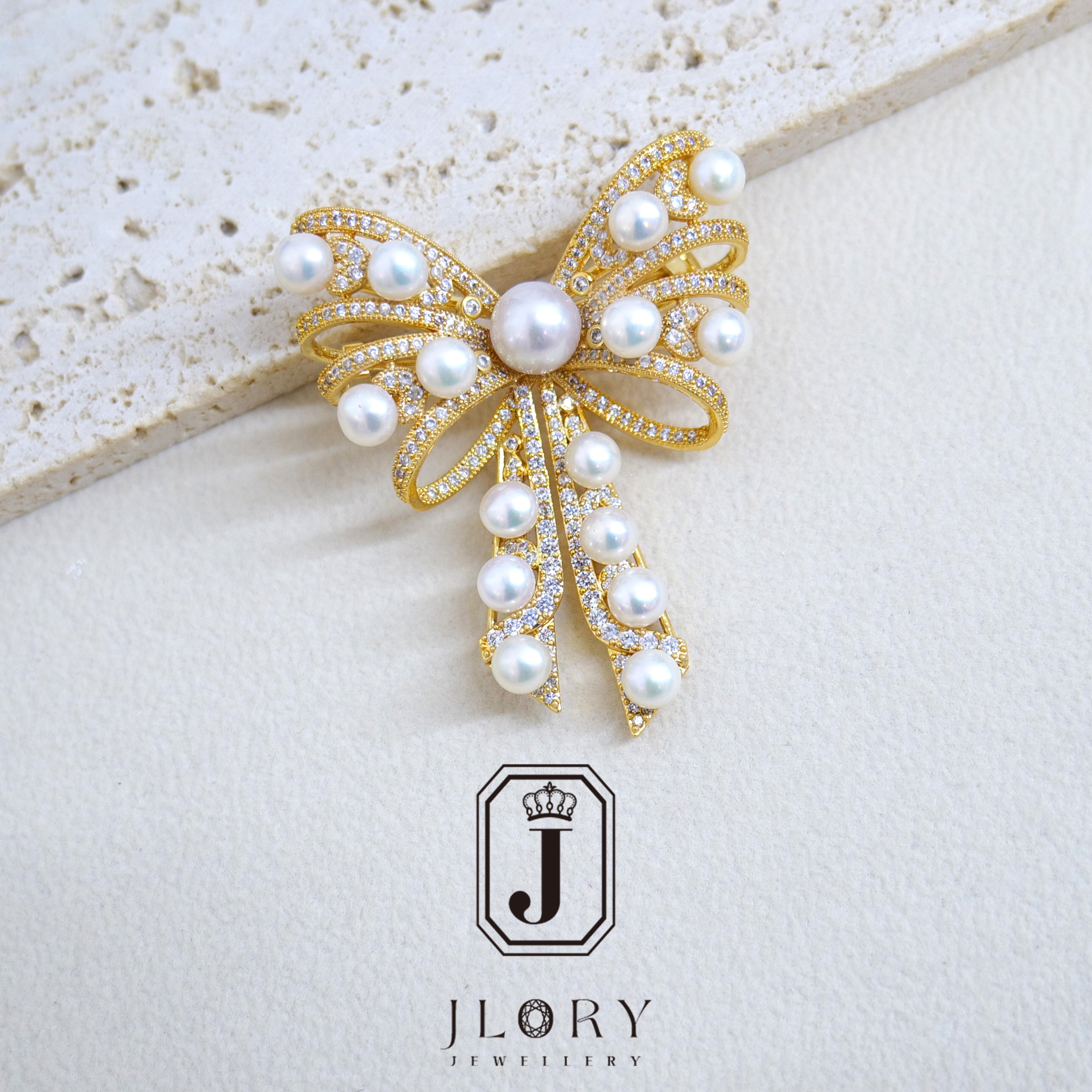 9-10mm 淡水极光满镶蝴蝶结胸针 223