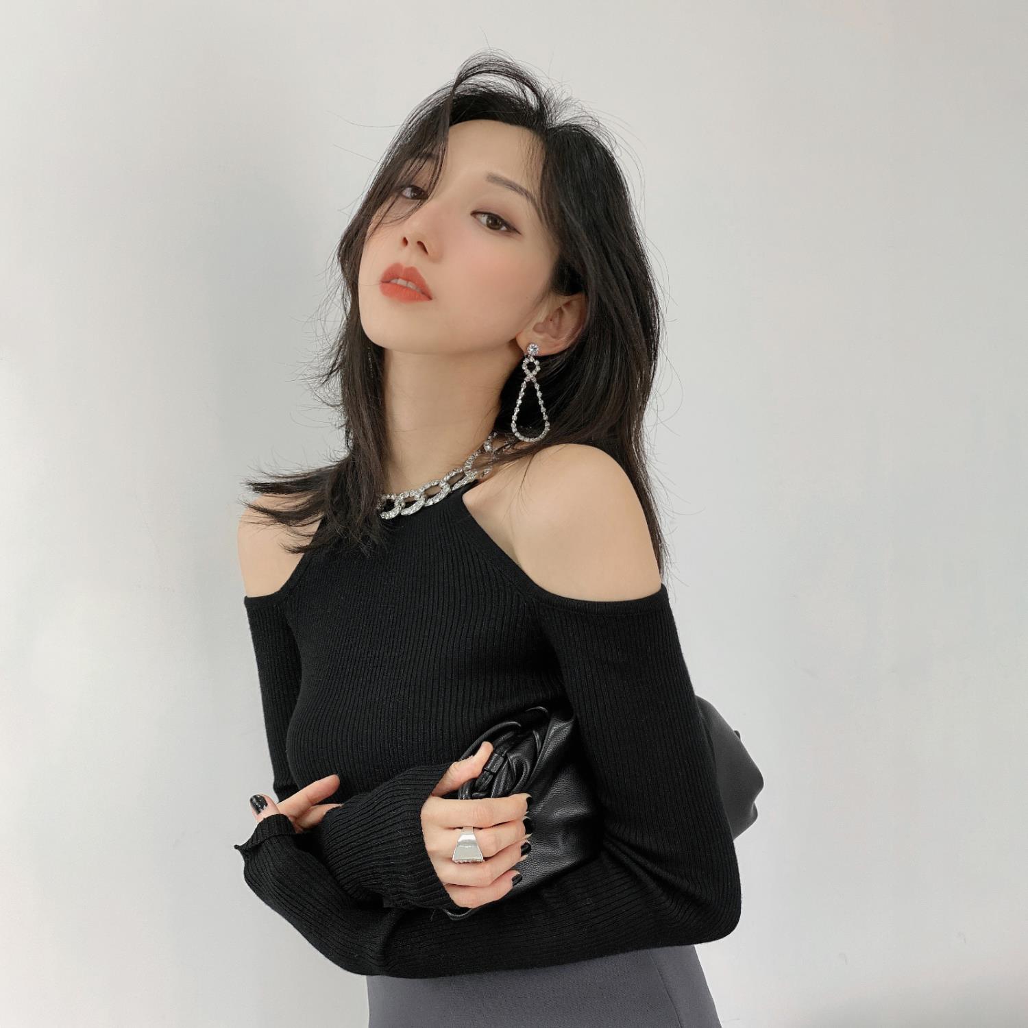 闪锁骨链露肩针织衫女秋冬小心机修身毛衣内搭上衣