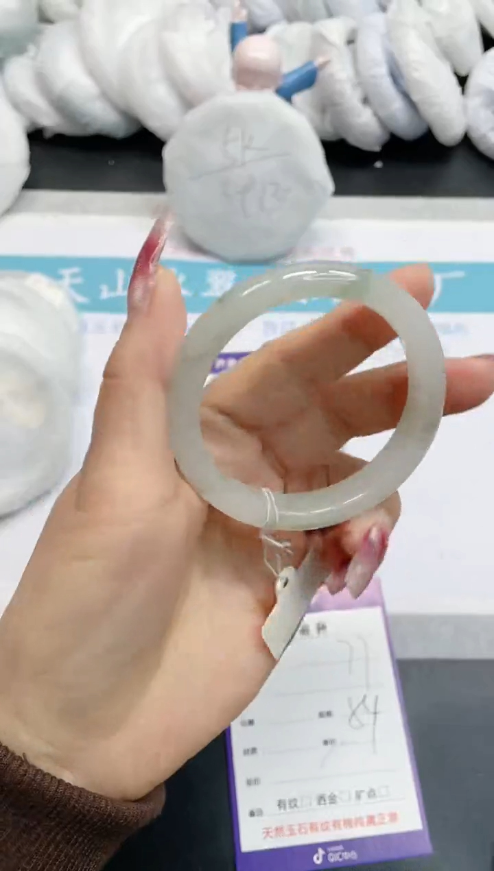 【闪购商品】石英质玉手镯未镶嵌77