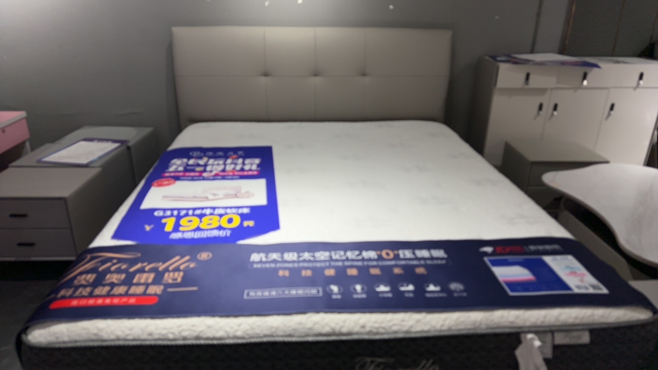 头层牛皮大床1.8简约风