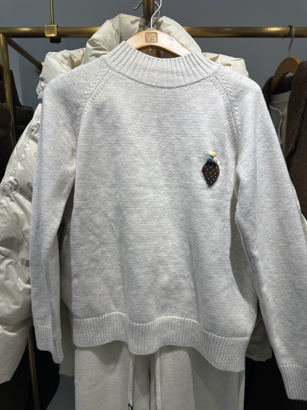 半高领女士毛衣女秋冬季2024年新款草莓设计感针织打底衫内搭洋气