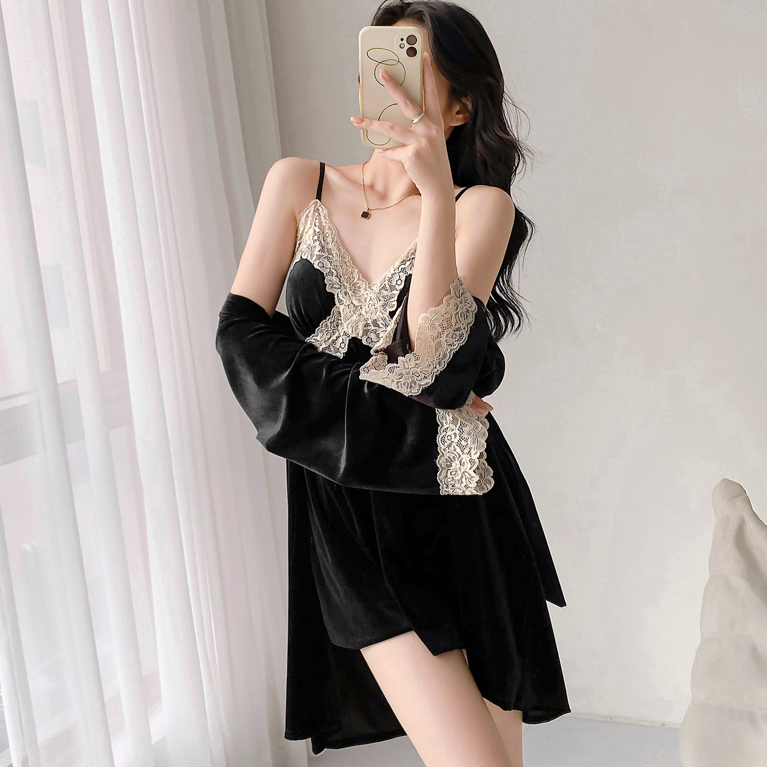 【蕾丝慕斯】秋冬甜美风睡衣女金丝绒带胸垫蕾丝美背吊带睡裙家居服