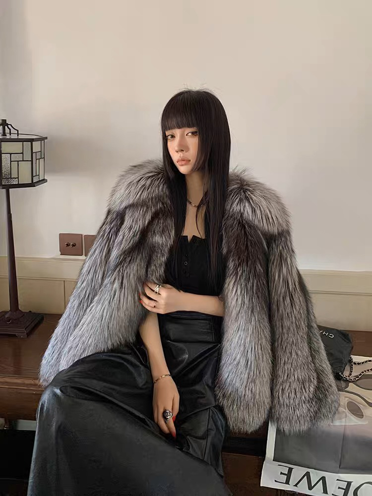 2024冬季进口银色外套女年轻款大衣
