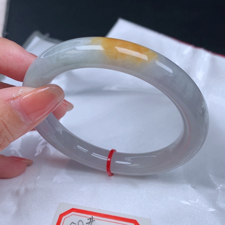 翡翠手镯未镶嵌翡翠