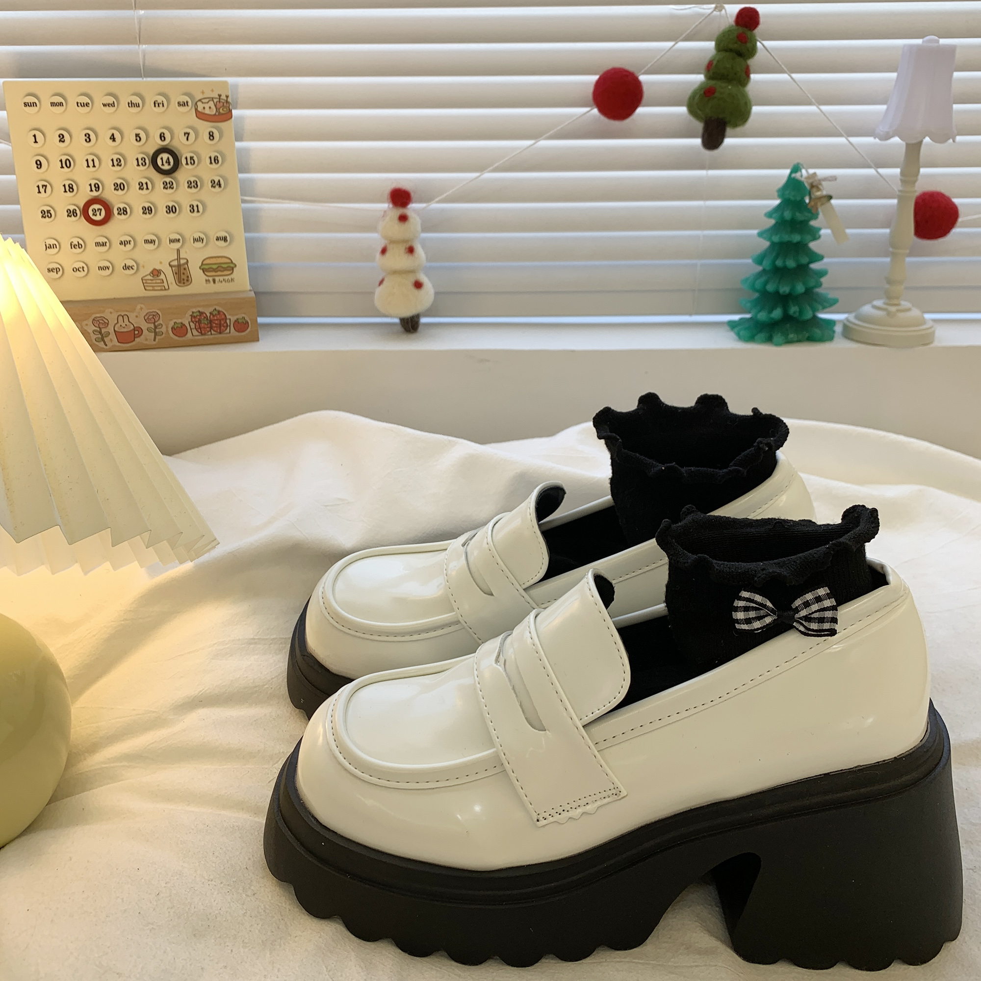 白色小方头法式乐福鞋女2023春季新款英伦风复古粗高跟厚底小皮鞋