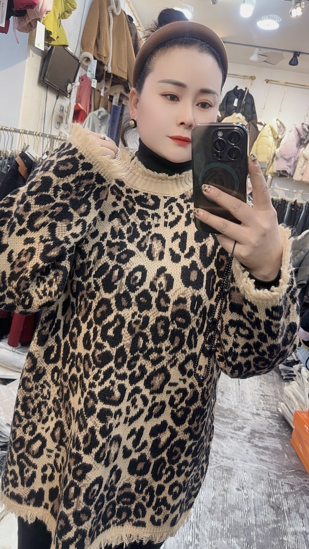 靓妹家大版豹纹毛衣可穿到200斤