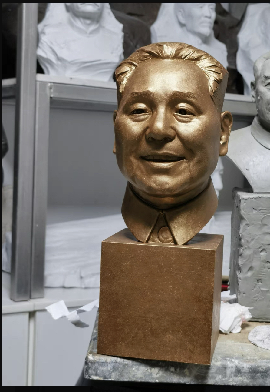 雕塑艺术赖台根签名作品家居红色摆件高35公分