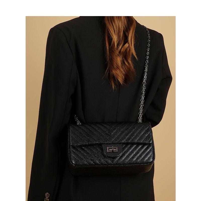 气质包包女2023新款高档沙漏包女斜跨时尚菱格链条包
