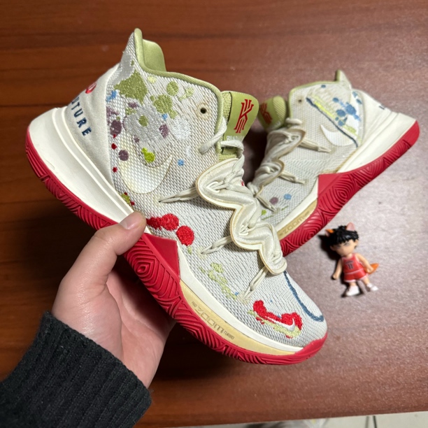 95新 NIKE/耐克 欧文5奶油/41码篮球鞋带原盒