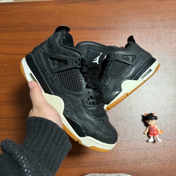 90新 AIR JORDAN aj4黑镭射/39码/篮球鞋