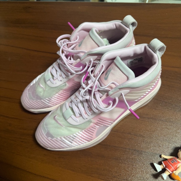 95新 NIKE/耐克 勒布朗粉白/44.5码带原盒篮球鞋