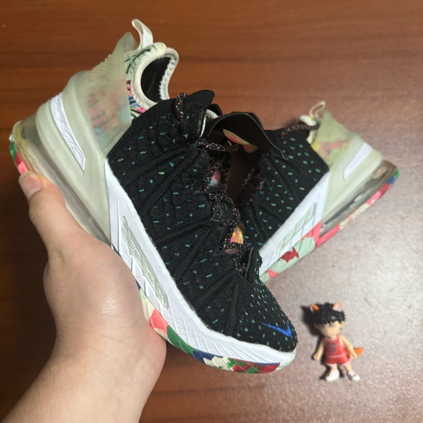 詹姆斯/36码/运动鞋/二手商品请看详情页