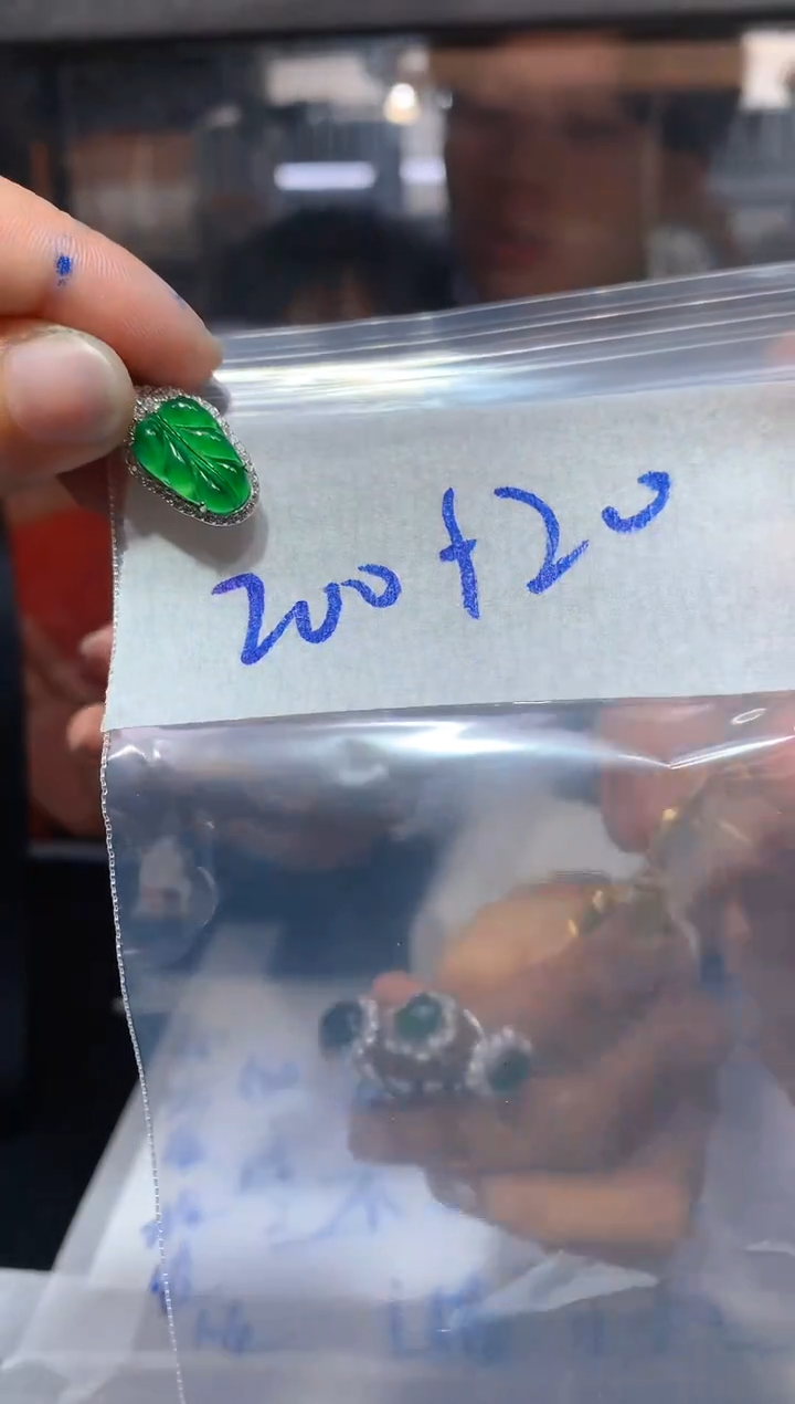 【闪购商品】定制翡翠合金61定制翡翠，多样性发货发其一