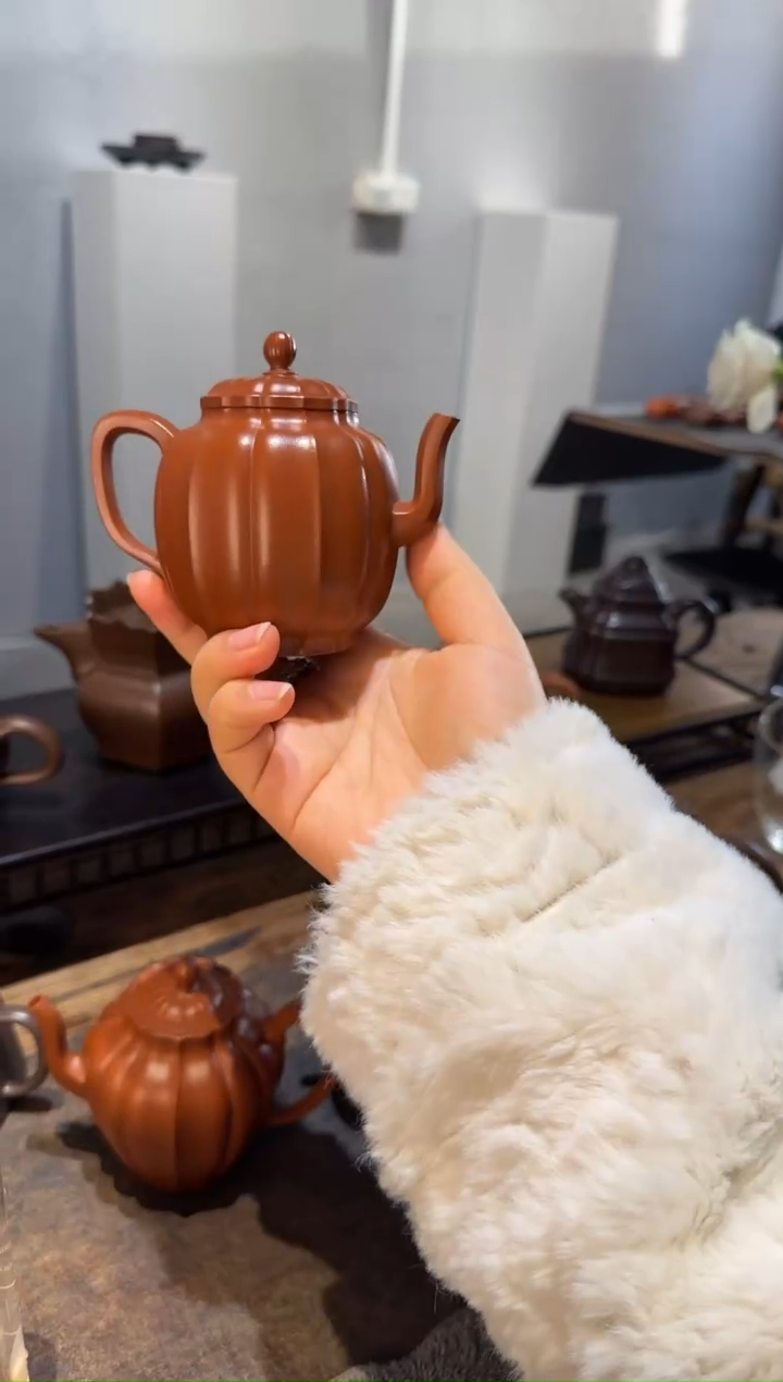 【闪购商品】紫砂茶壶筋纹宫灯 朱泥 200c
