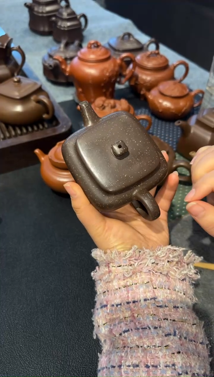 【闪购商品】紫砂茶壶四方扁晨 紫泥铺砂 200c