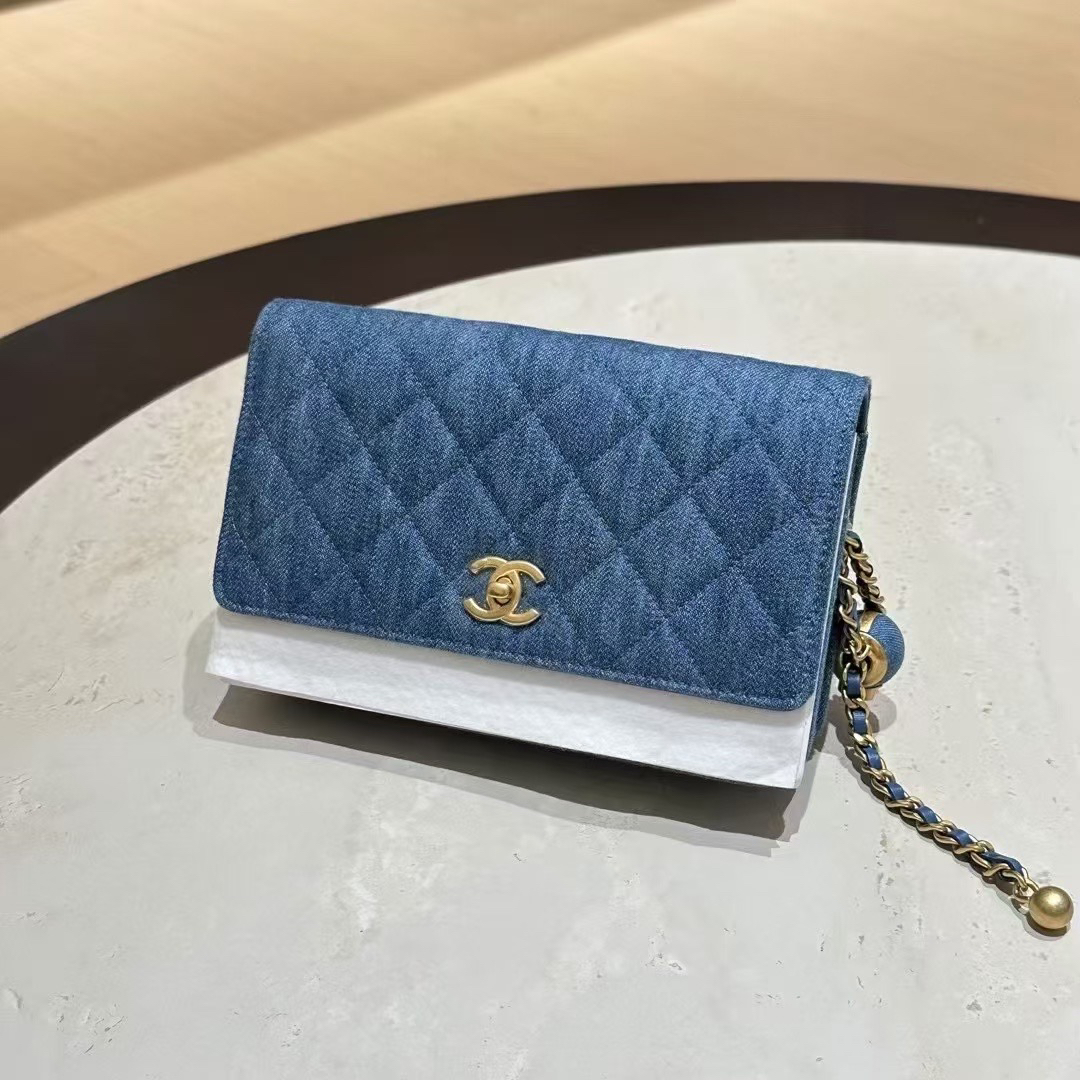 全新未使用 Chanel/香奈儿 丹宁牛仔金球woc 附件：尘袋