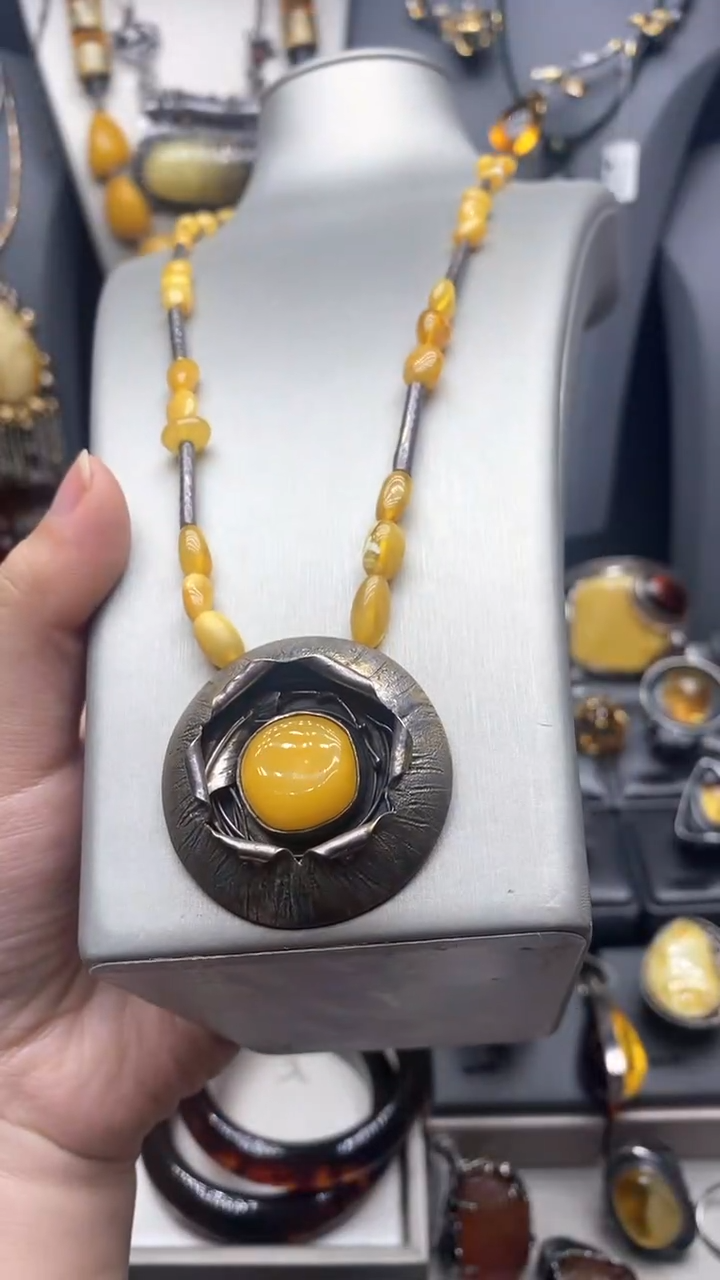 【闪购商品】琥珀颈饰银S925镶嵌琥珀项链